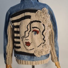 El Örgüsü Bej Kadın Portreli Patchwork Yün Tasarım Kot Ceket Mont